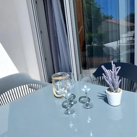 Maris Apartment *