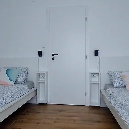 Maris Apartment *