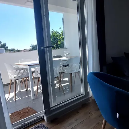 Maris Apartment *