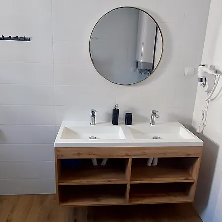 Maris Apartment *