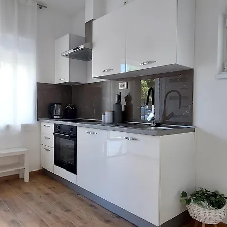 Maris Apartment *