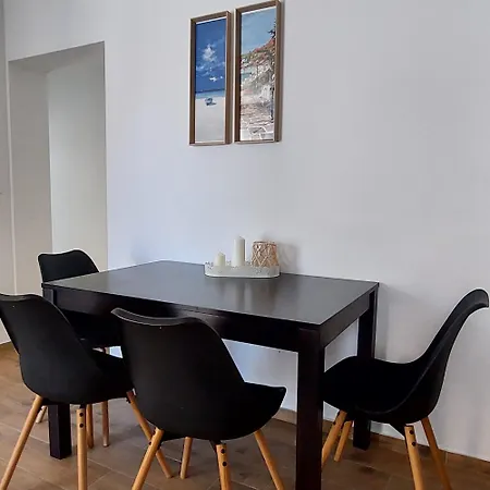 Maris Apartment *
